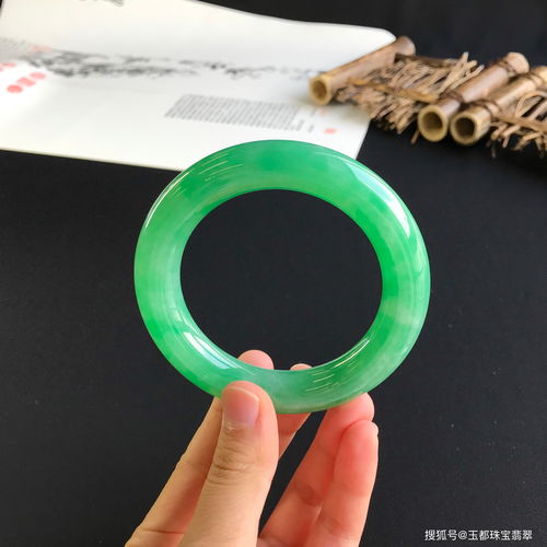 翡翠手镯直播打造技巧,翡翠直播卖货的技巧语言