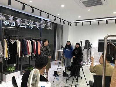 服装直播间对镜直播技巧,服装直播技巧与方法
