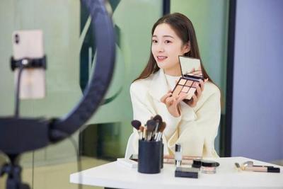 矮个女生直播技巧,个子矮唱歌好听喔女主播