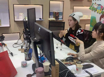 直播拍摄服装全身技巧,在直播卖衣服怎样拍