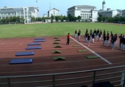 三级跳远怎么拍摄视频教程 VS 剪映拍摄零食教程图片怎么弄