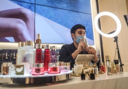 直播间的秘密，揭秘高效直播布置与技巧