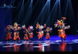 网球直播技巧舞蹈,怎么用网球表演节目