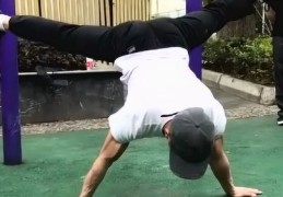 直播倒立技巧动作训练,直播倒立拉稀