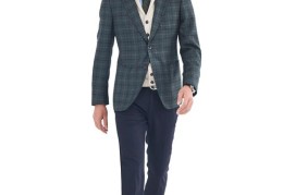 西装直播中的搭配技巧，探索V领内搭与主播的西服穿搭之道