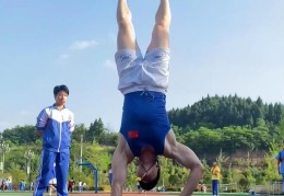 直播倒立技巧教学,直播倒立翻车